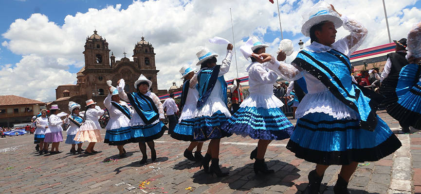 Interno6 - Carnaval cusqueño, una fiesta colorida con mucha agua