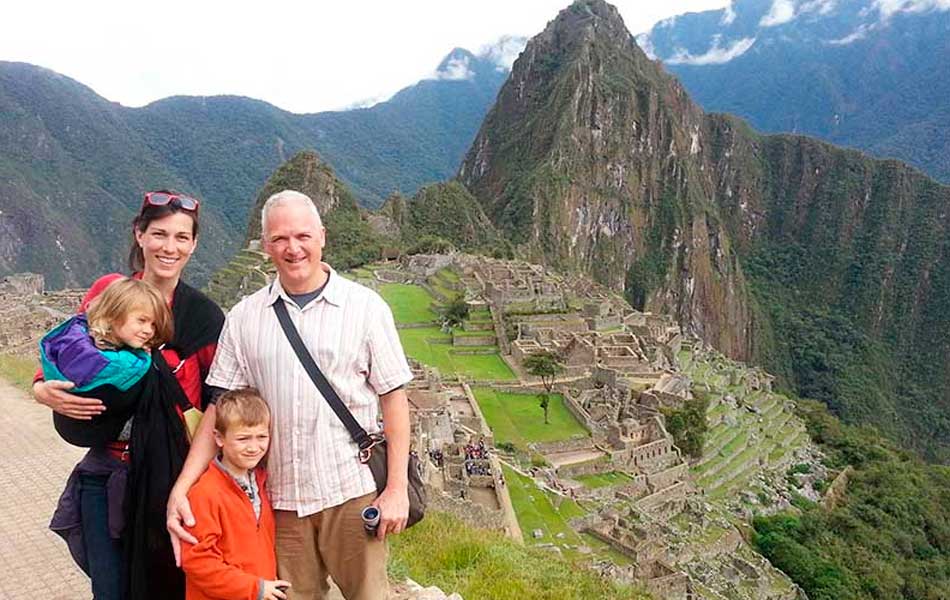 Visita a Machu Picchu con Niños 1 machupicchu with children - Visita a Machu Picchu con Niños