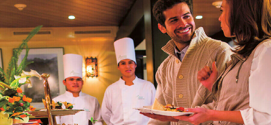 El Lujoso viaje en el Hiram Bingham a Machu Picchu 1 Belmond HB dining buffet IKTBP - El Lujoso viaje en el Hiram Bingham a Machu Picchu