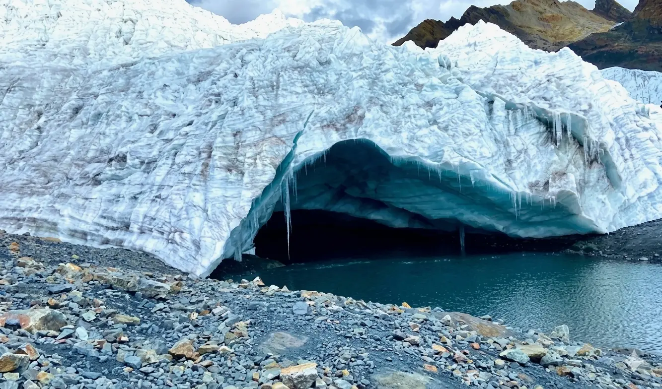 ice cave quelccaya glacier peru - Glaciar Quelccaya: La Aventura a 5,100 msnm que Debes Vivir en Cusco