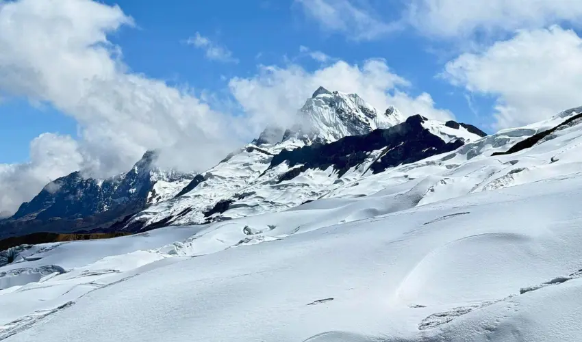 snowy mountains quelccaya glacier cusco - Glaciar Quelccaya: La Aventura a 5,100 msnm que Debes Vivir en Cusco