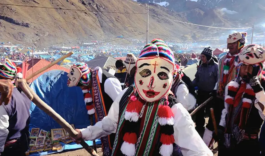Fiestas del Cusco 2026: Guía Completa del Mes Jubilar y las Mejores Experiencias para tu Viaje 5 Danzante tradicional durante un festival cultural en Cusco
