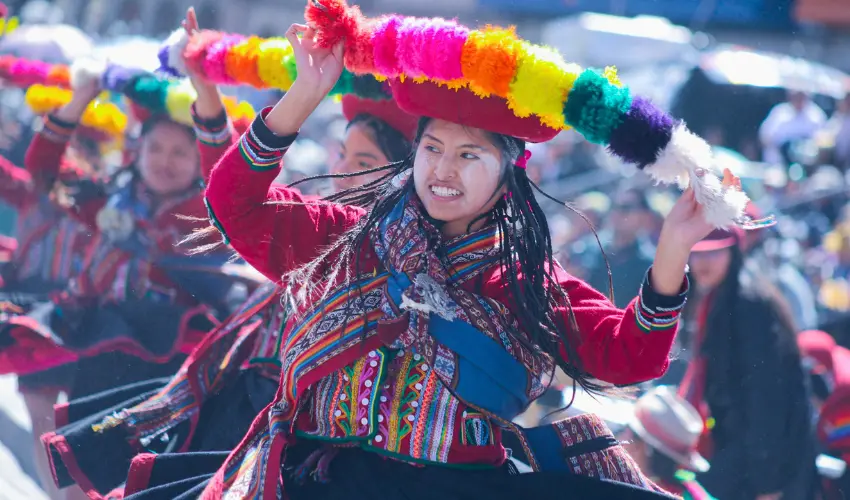 Fiestas del Cusco 2026: Guía Completa del Mes Jubilar y las Mejores Experiencias para tu Viaje 1 Danzante tradicional durante las Fiestas del Cusco 2026